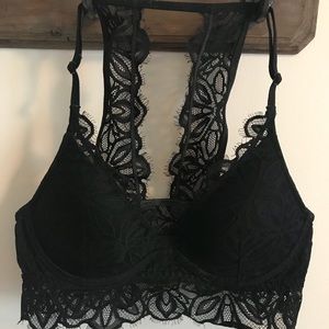 Bralette with underwire, pullover bra.